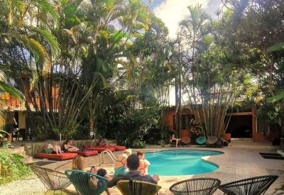 Offices at Avenida 6, Calle 21 y 25A, Barrio Gonzalez Lahman