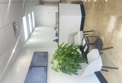 Exterior image of 10, George Street North