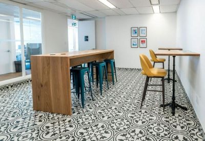 Offices at 180 Dundas Street West, 25th Floor