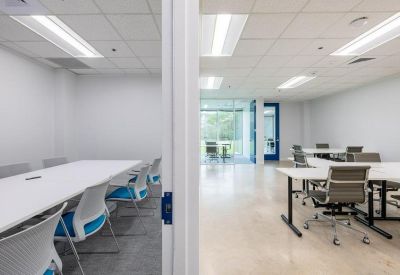 Exterior image of 5000 Plaza on the Lake Drive