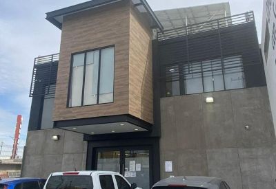 Exterior view of the modern wood and concrete facade at Manzaneros 1918 Col, Sandra Lucía.