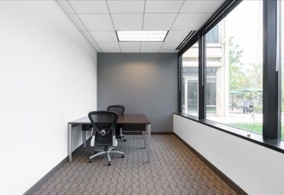 Executive office centres in central Lake Forest