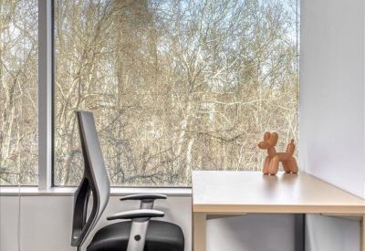 Executive office centres in central Herndon