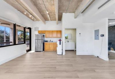 Serviced office centres in central Hollywood