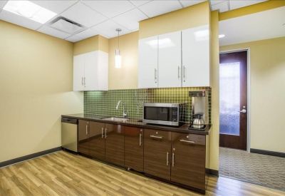 Executive office centre to lease in Leawood