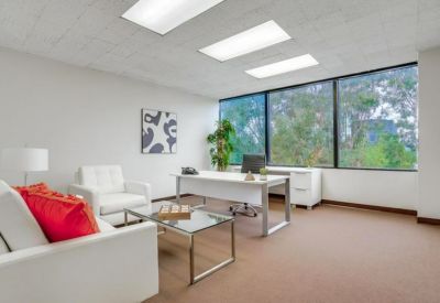 Office suites in central Woodland Hills
