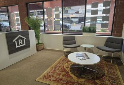Lounge area with round table, chairs, and decorative rug