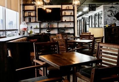 Shared workspace hallway featuring decorative glass patterns and industrial-style lighting.