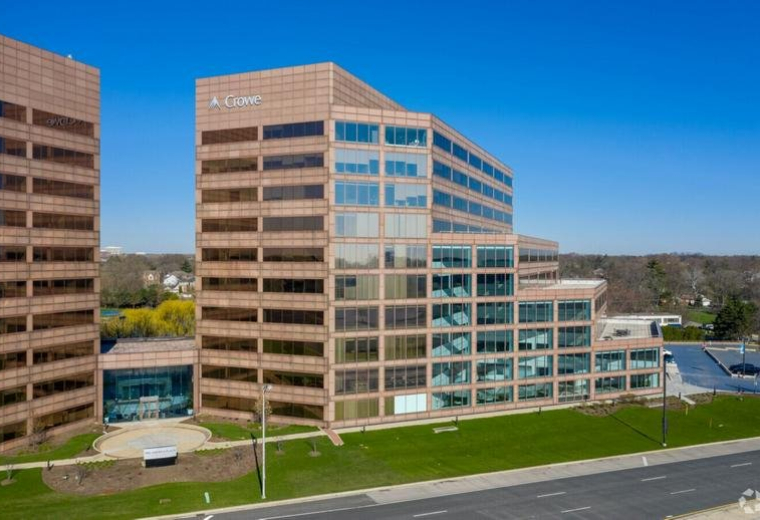 Office accommodations to lease in Oakbrook Terrace