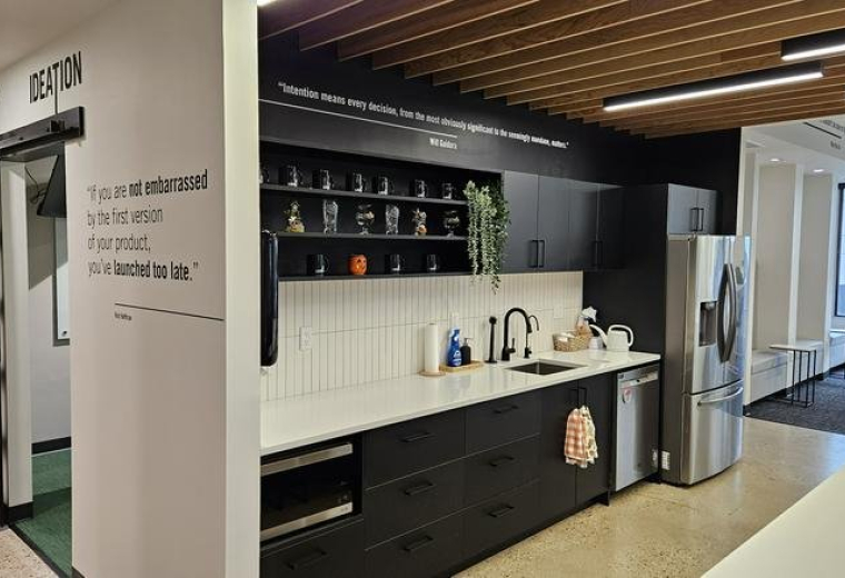 185, Carlton Street No. 200, Winnipeg, Manitoba