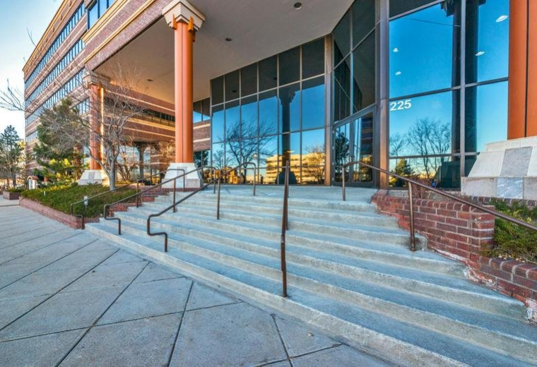 Executive offices to lease in Lakewood (Colorado)