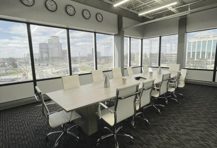 Exterior image of 24681, Northwestern Highway, 2000