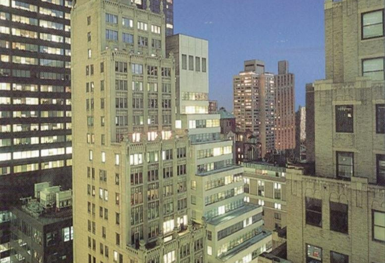 Exterior view of 369 Lexington Avenue, 2nd & 3rd Floors