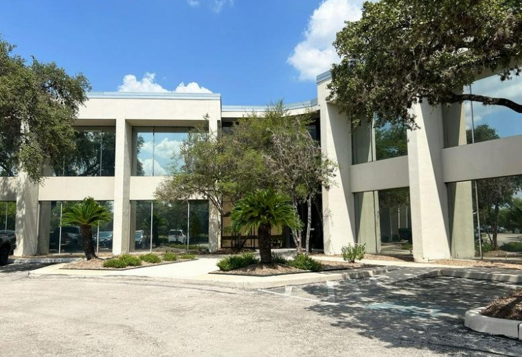 Exterior image of 4241 Woodcock Dr