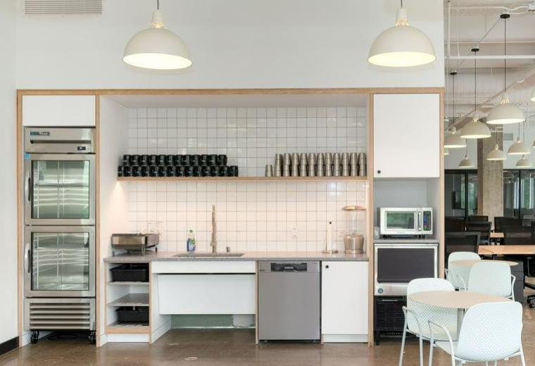 Exterior image of 6900 Dallas Parkway