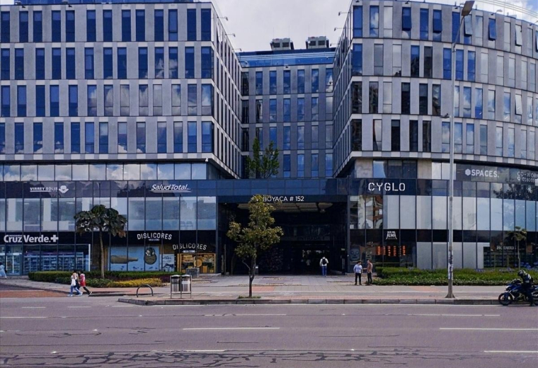Exterior facade of the contemporary office building at Colina Campestre, Carrera 59No. 152-25.