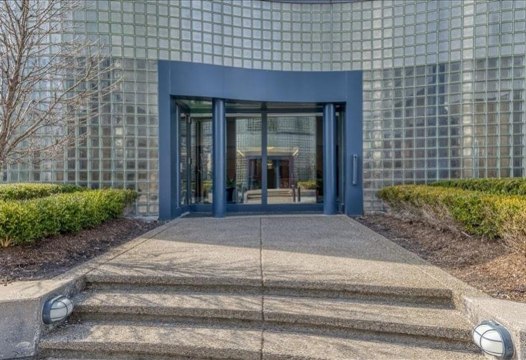 Office suite in Troy