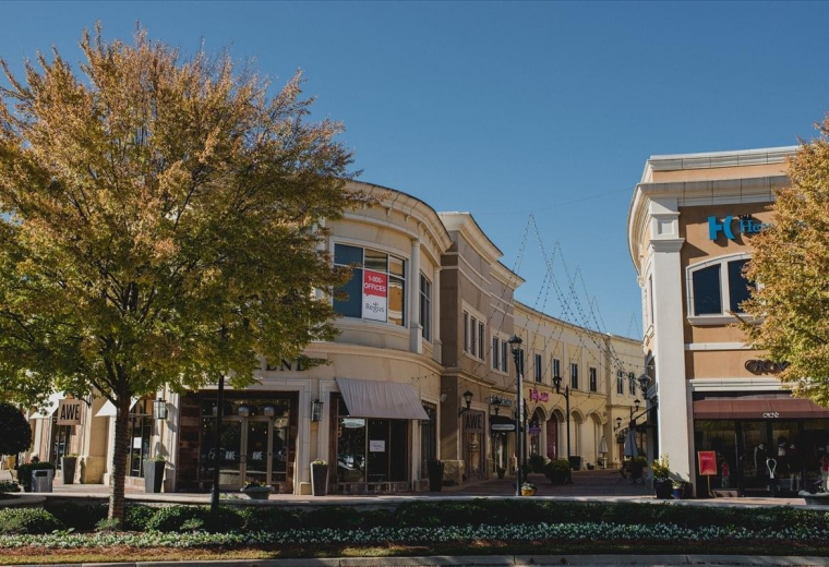 Exterior of the multi-story building at 1000 Highland Colony Parkway, Building 5201, 2nd Floor, Suite 5203.