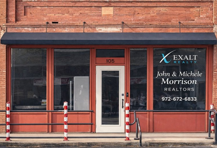 Ten on the Bricks, 105 North 4th Street, Wills Point, Texas