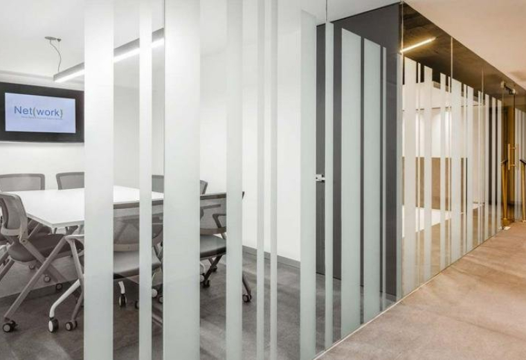 Modern conference room with glass walls and professional tech at 11, Avenida Jaime Balmes, Torre A piso 1.