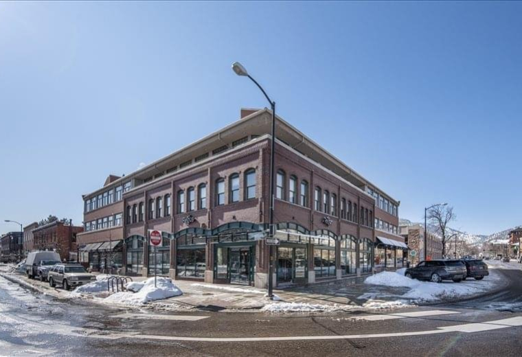 Boulder serviced office