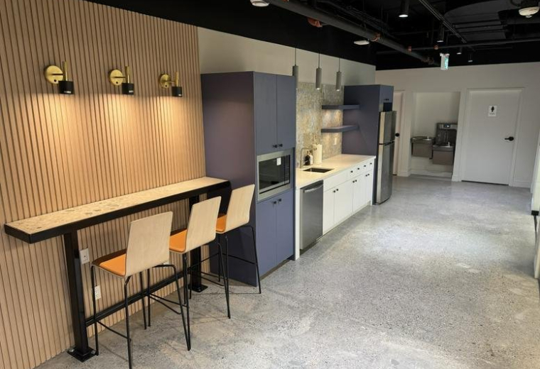 Offices at 197, Yonge Street,No.202