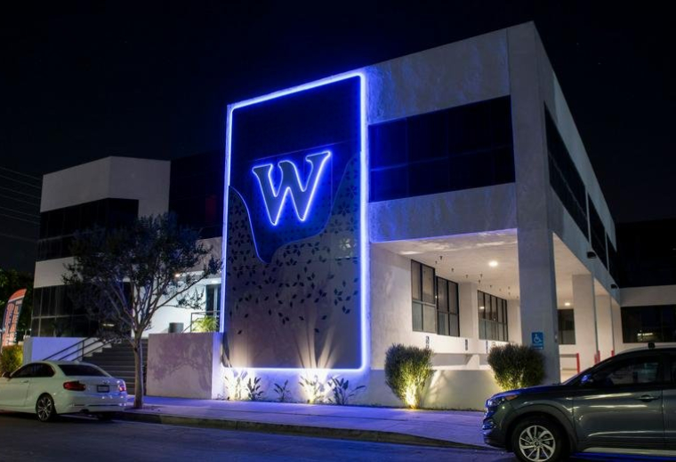 W Executive Suites, 21515 Vanowen Avenue, Canoga Park, California