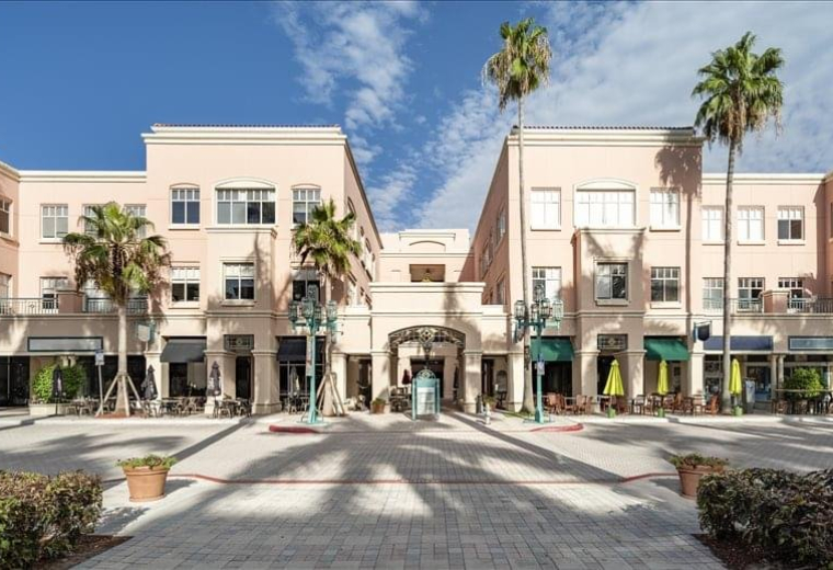 Interior of 433 Plaza Real, Suite 275