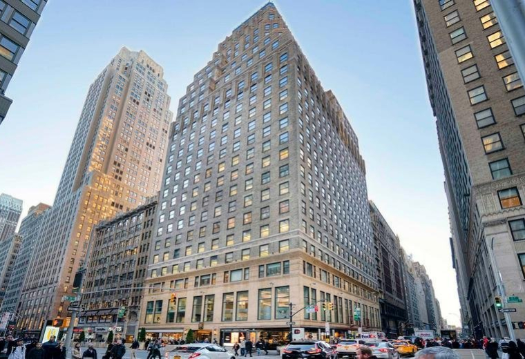 Exterior view of the classic stone skyscraper at 530 7th Avenue.