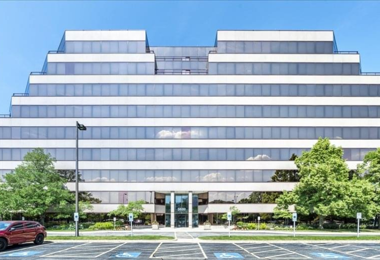 5600 N River Road, Suite 800 executive suites