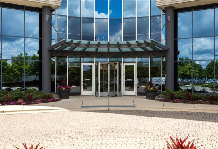 Exterior image of 700 Commerce Drive, Suite 500, Oak Brook Pointe