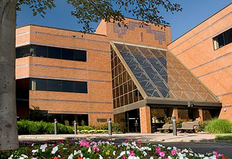 Exterior view of 90 East Halsey Road