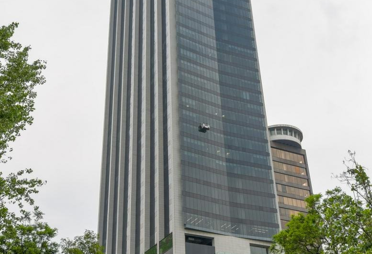 Exterior view of Torre Reforma building.