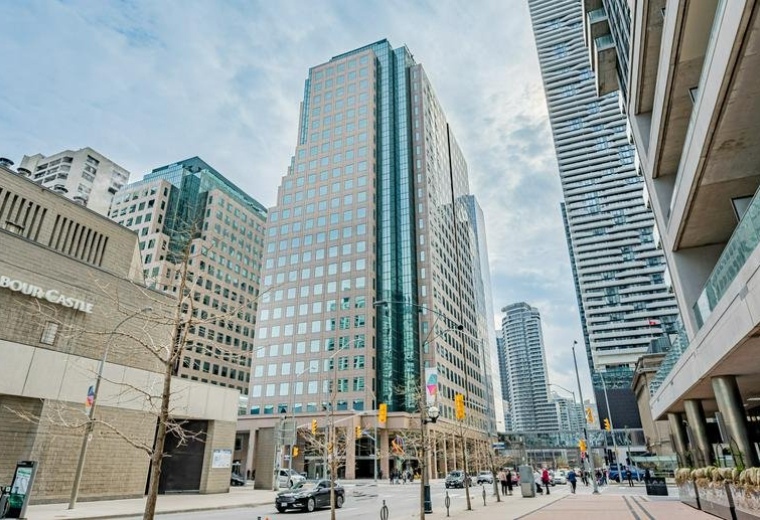 Serviced office centre to lease in Toronto