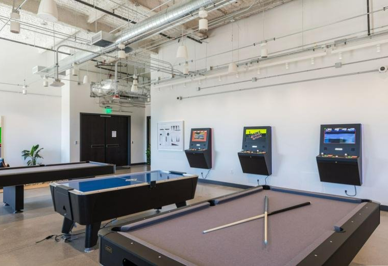 Exterior image of 6543 South Las Vegas Boulevard, Town Square