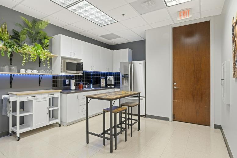 Modern communal kitchen at 1165 Northchase Parkway South East, Suite 300, Marietta (Georgia).