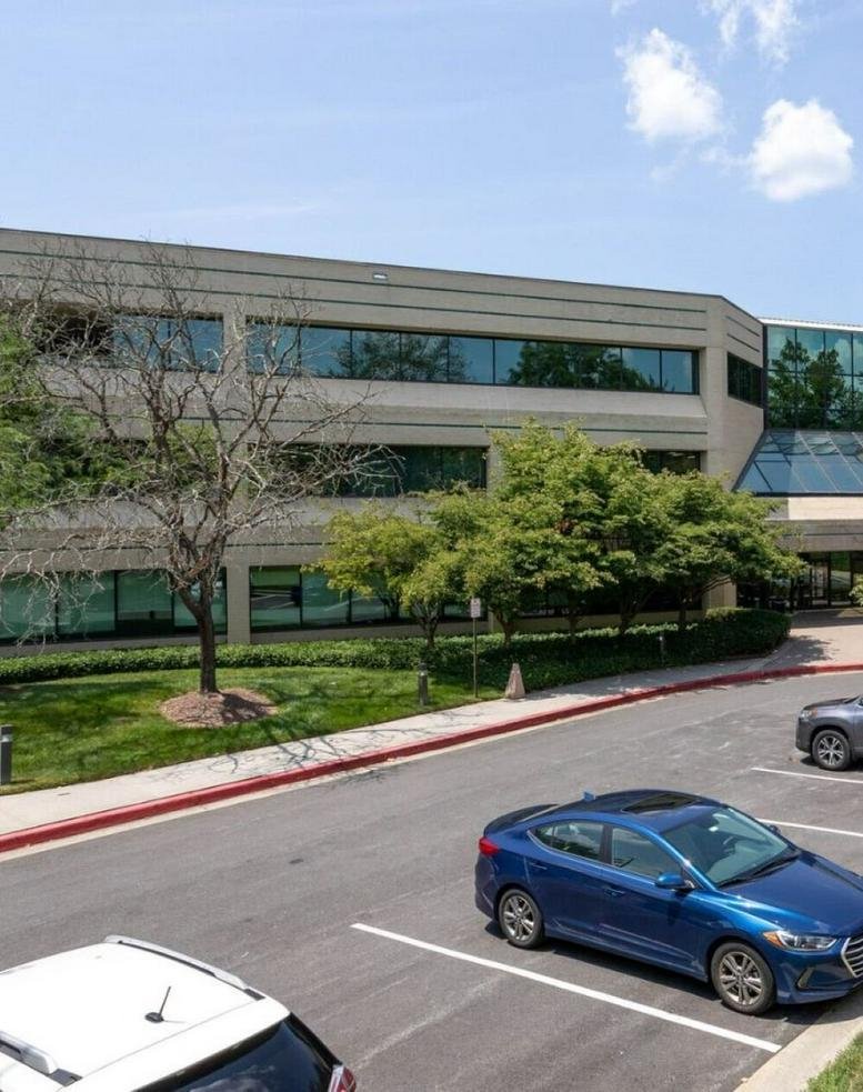 Exterior view of the multi-story professional office building at 7135 Minstrel Way, Suite 204, Columbia (Maryland).