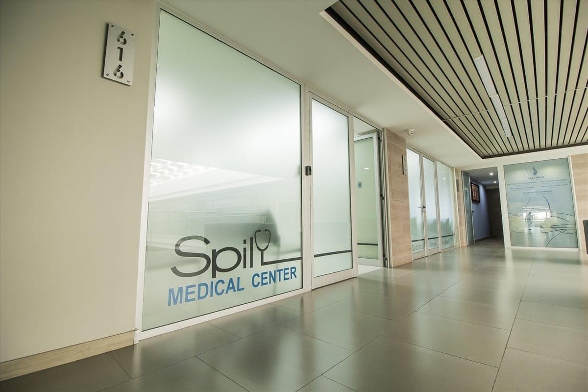Frosted glass entrance with the Spilt Medical Center logo at 7 Avenue 9-64 Z. 9.