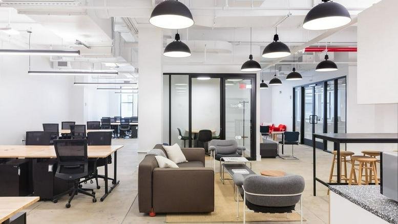 Spacious communal lounge and coworking area at 10 East 38th Street, Midtown Manhattan, New York City.