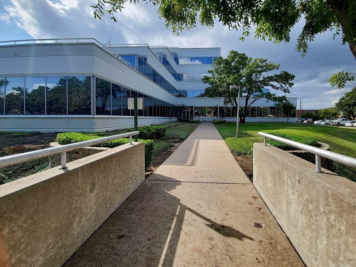 Exterior view of the professional office building at 1301 South Bowen Road, 1st Floor.