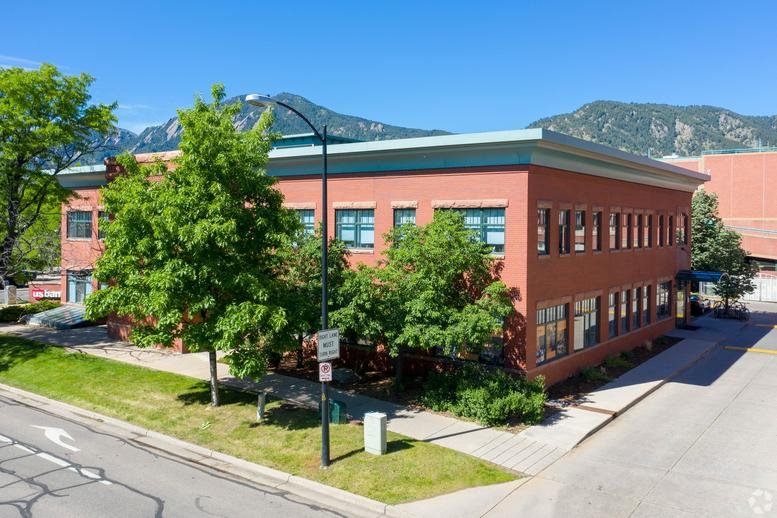 Exterior view of the red brick office building at 1495 Canyon Boulevard Downtown.