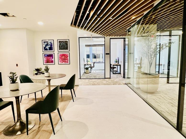 Spacious communal lounge at 1550 Wilson Boulevard, 7th floor, Arlington (Virginia).