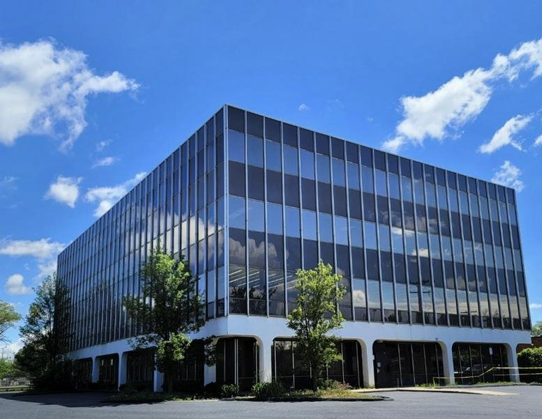 Exterior view of the glass-facade professional building at 24681 Northwestern Highway 2000 Southfield.