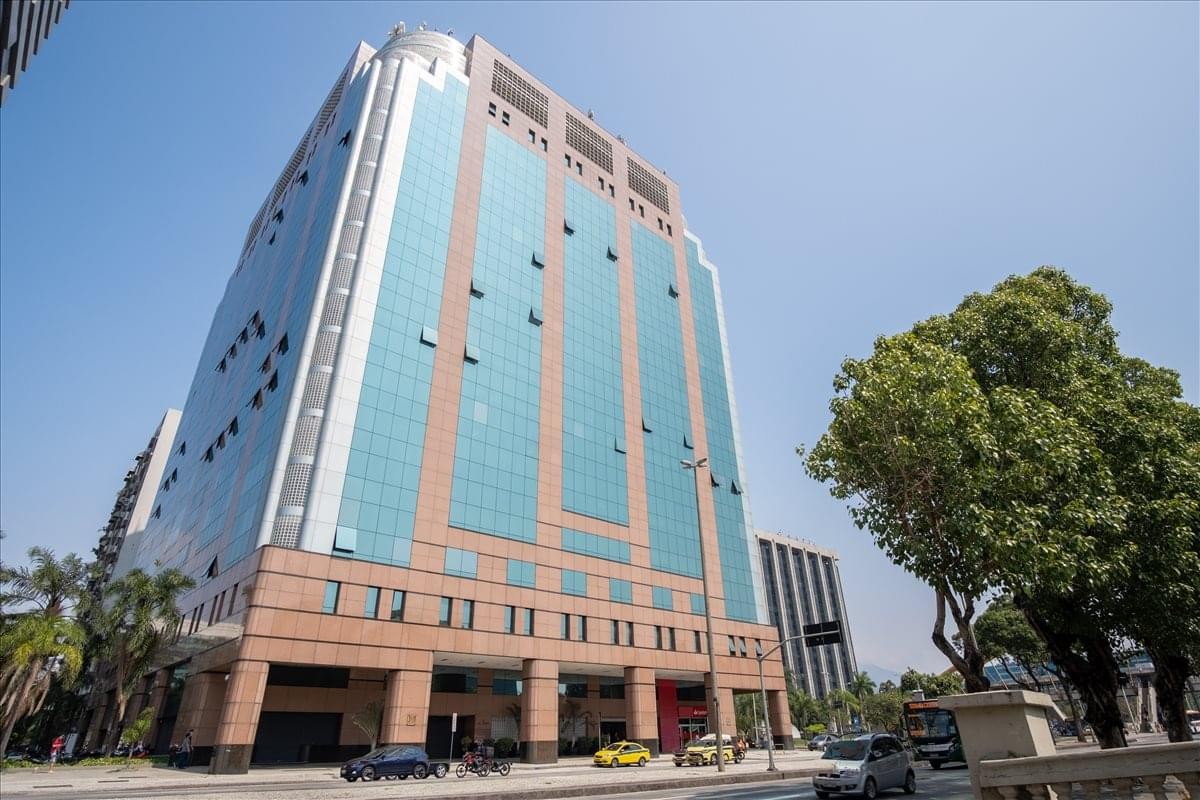 Exterior view of the blue-glass and stone facade at 3131 Presidente Vargas Ave.