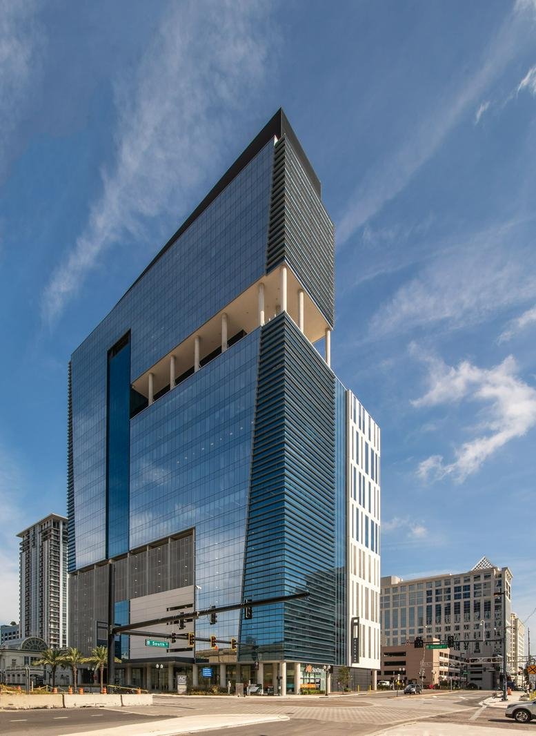 Exterior view of the glass-facade skyscraper at 333 South Garland Avenue, Suite 1300, Orlando (Florida).