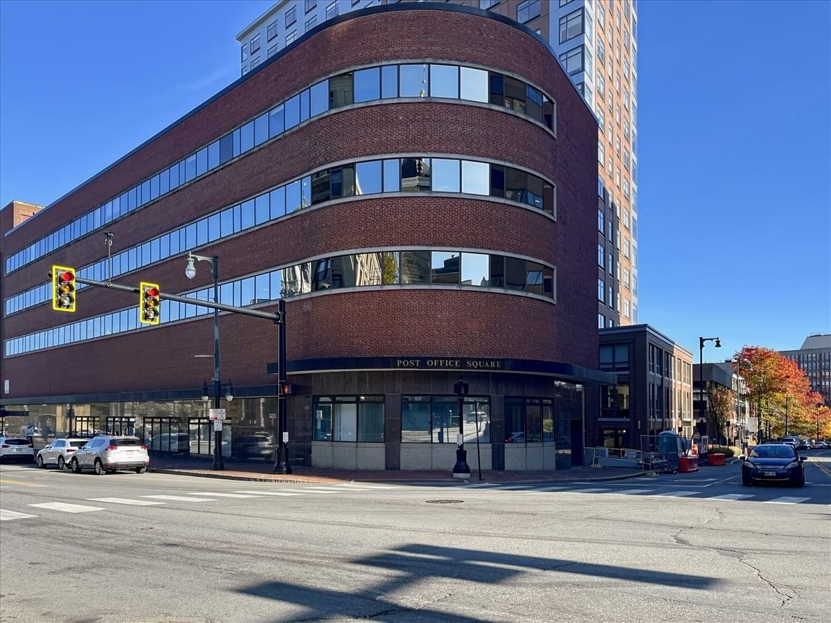 Exterior view of the brick facade at 400 Congress Street, Portland (Oregon).