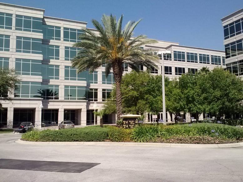 Exterior view of the office building at 4600 Touchton Road, Suite 1150, Jacksonville (Florida).