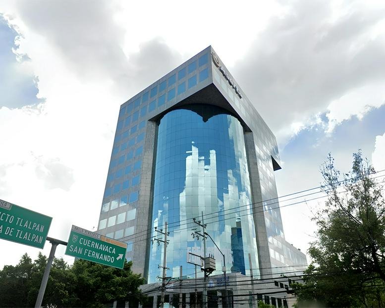 Exterior view of the glass-facade 4829 Anillo Periférico Boulevard Adolfo López Mateos building.