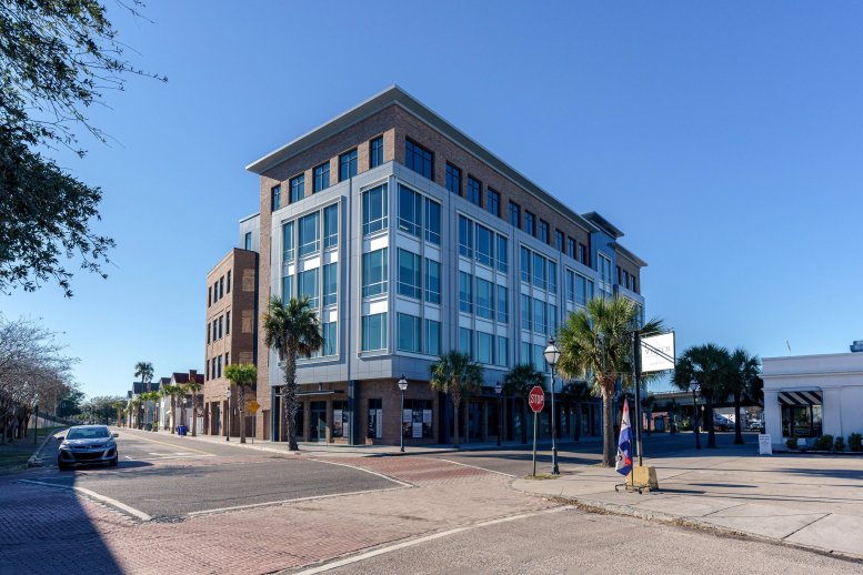 Exterior view of the modern brick and glass building at 677 King Street, Charleston (South Carolina).