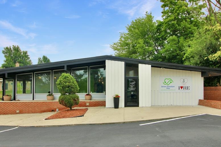 Exterior view of the mid-century modern professional building at 879 Park Avenue West, Mansfield (Ohio).